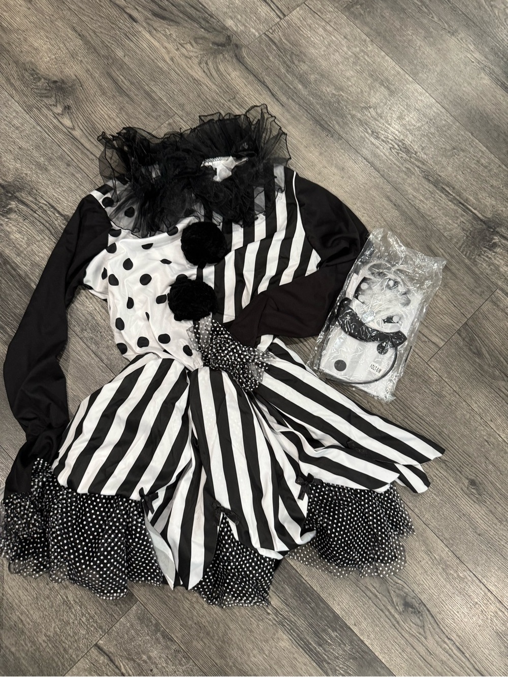 Spirit Twisted Trickster Black and White Kids Costume - Picture 4 of 6